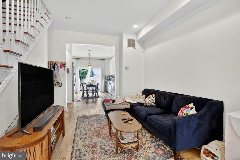2053 E Sergeant Street - Photo 3