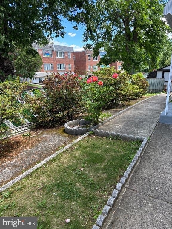 201 Lockart Terrace - Photo 2