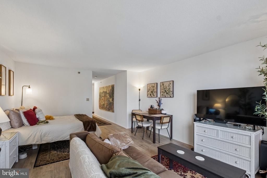2020 Walnut Street - Photo 3