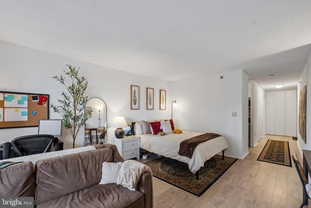 2020 Walnut Street - Photo 2