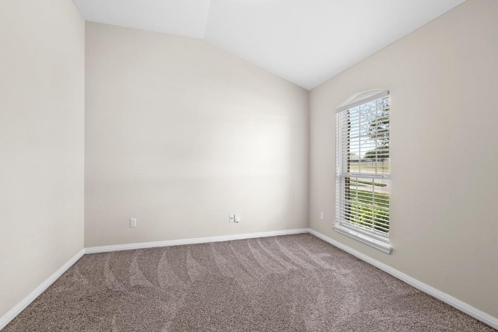 2923 Bluffstone Dr - Photo 4