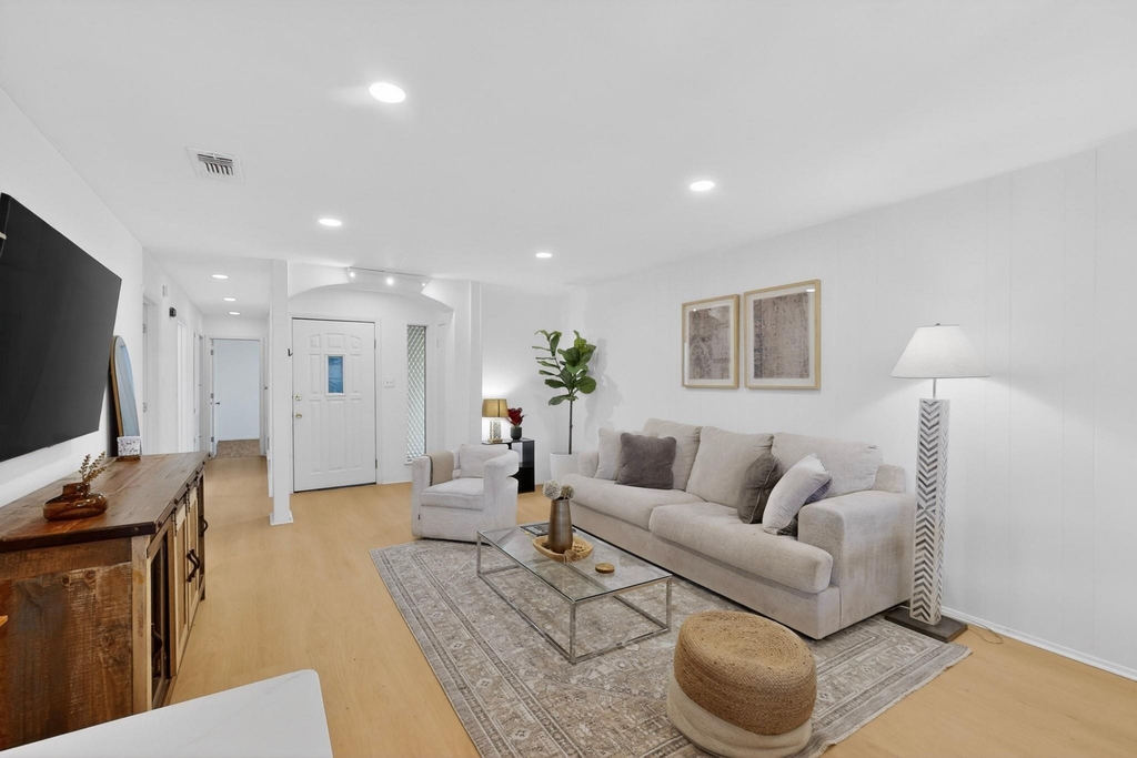 9807 Dallum Dr - Photo 3