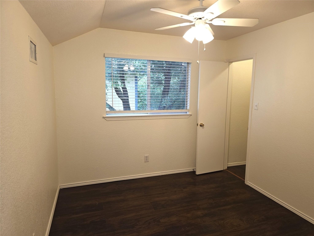1600 Hollow Tree Blvd - Photo 16