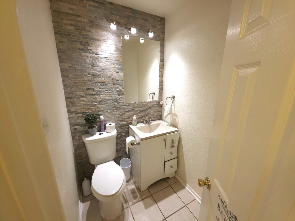 1600 Hollow Tree Blvd - Photo 9