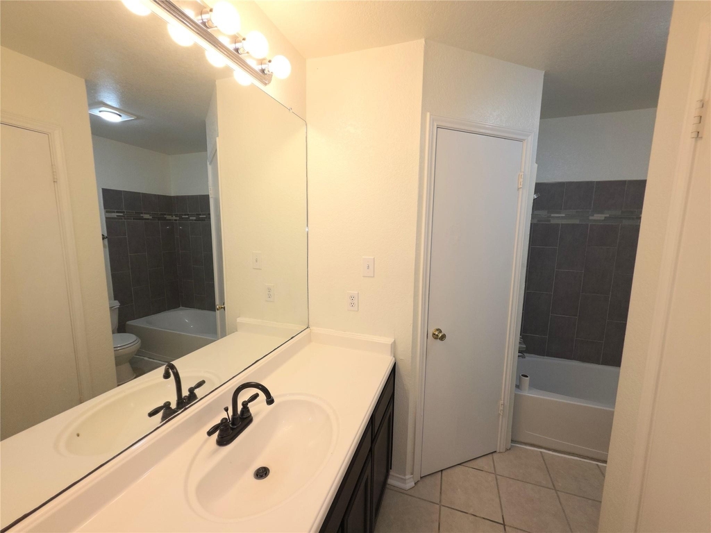 1600 Hollow Tree Blvd - Photo 10