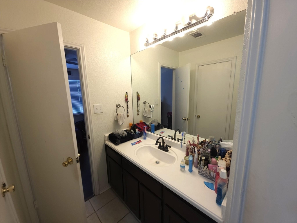 1600 Hollow Tree Blvd - Photo 8