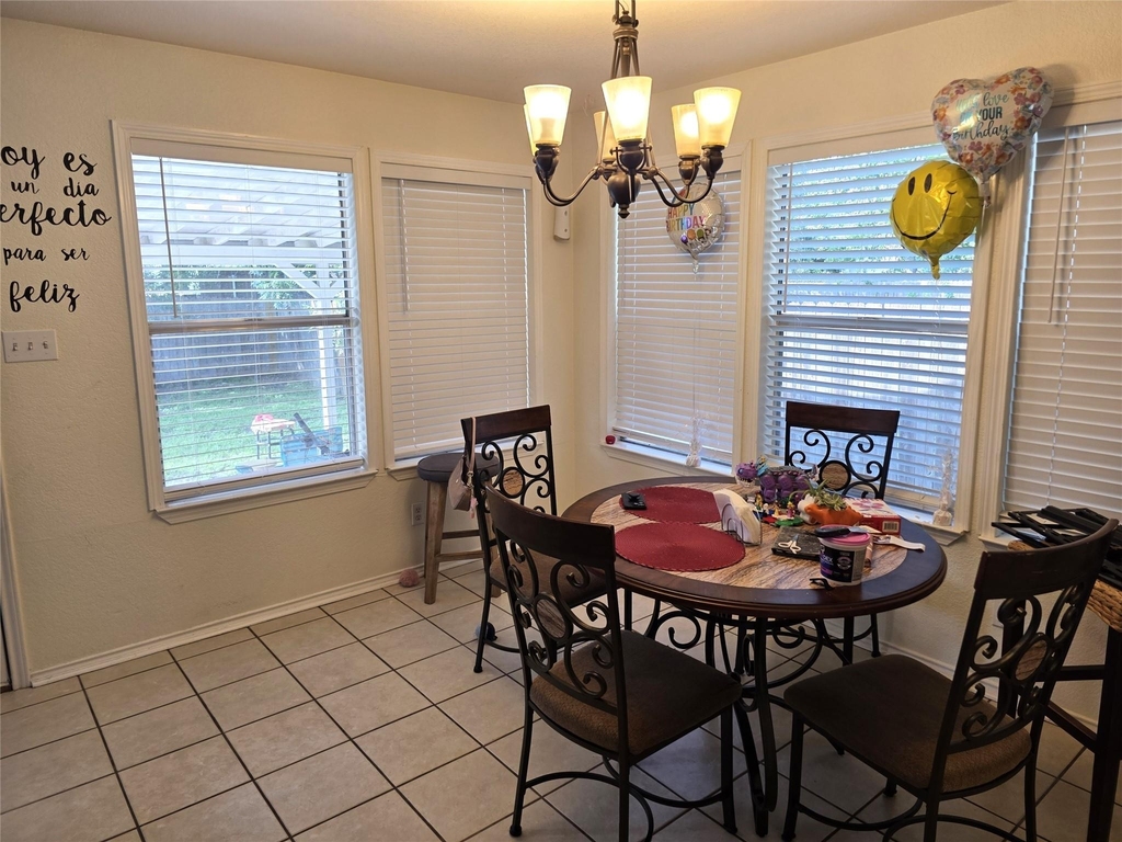 1600 Hollow Tree Blvd - Photo 3
