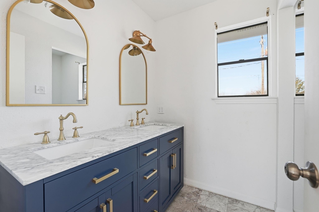 13004 Esplanade St - Photo 10