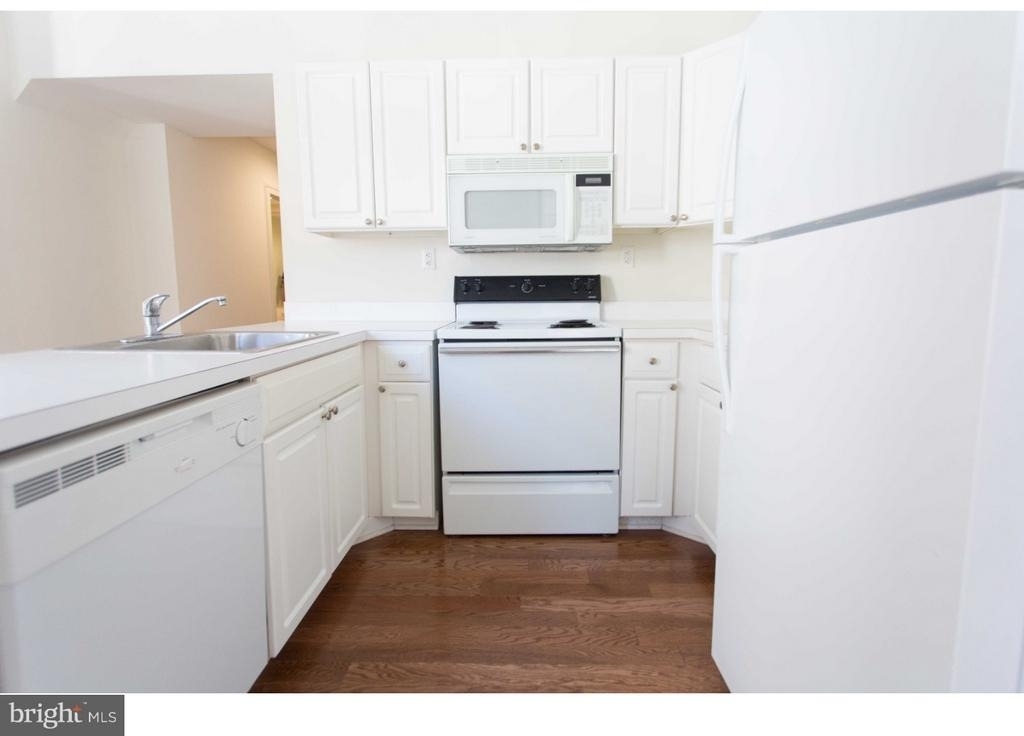 1411-3 Walnut Street - Photo 8