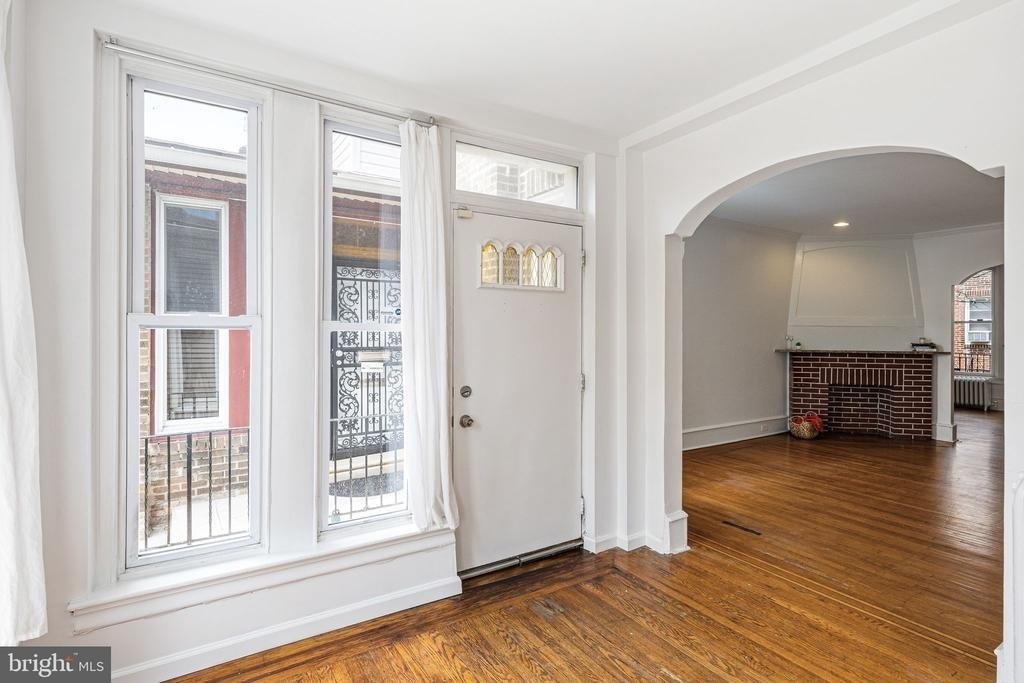 5361 Morse Street - Photo 3