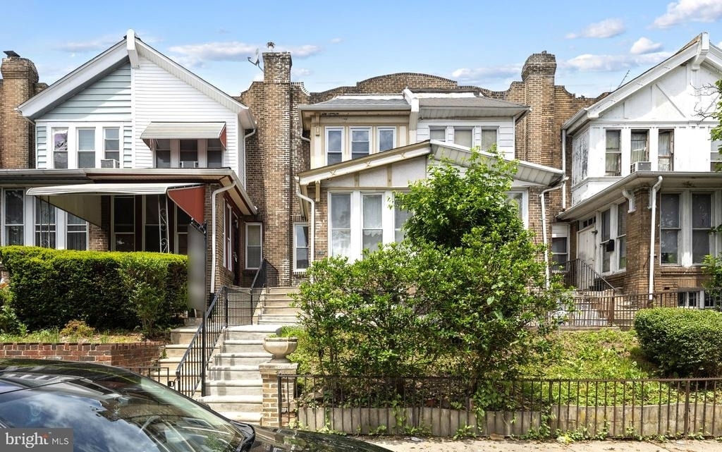 5361 Morse Street - Photo 0