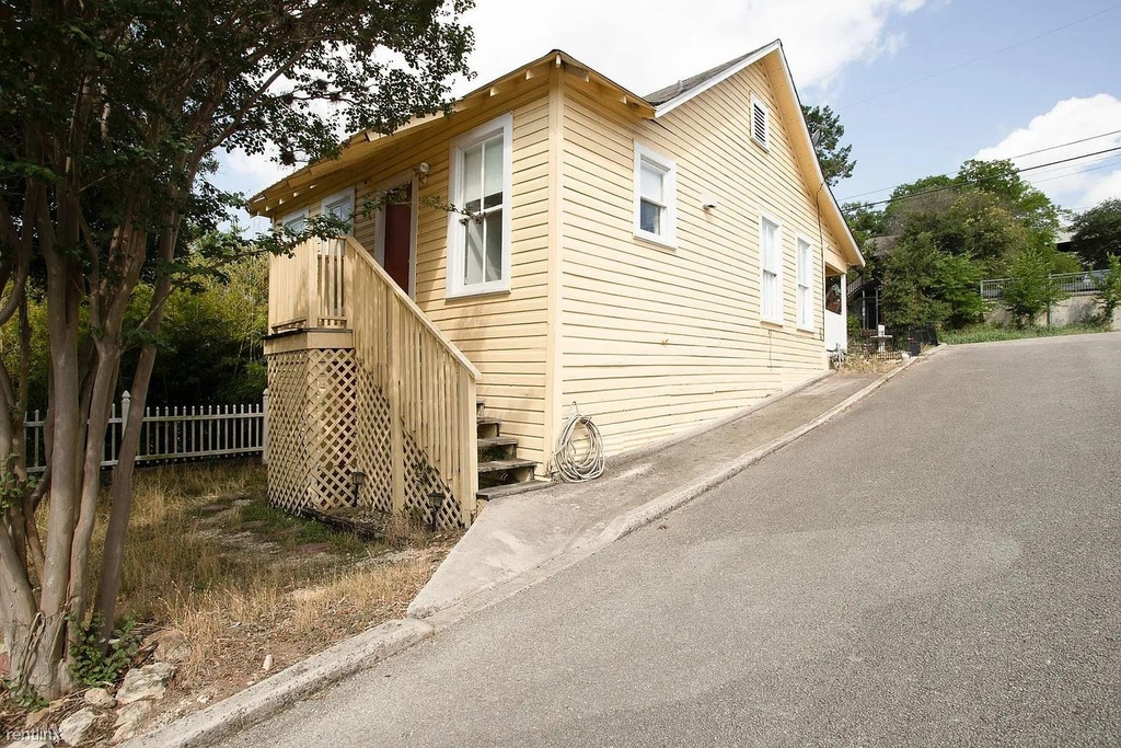431 Lindsey St - Photo 9