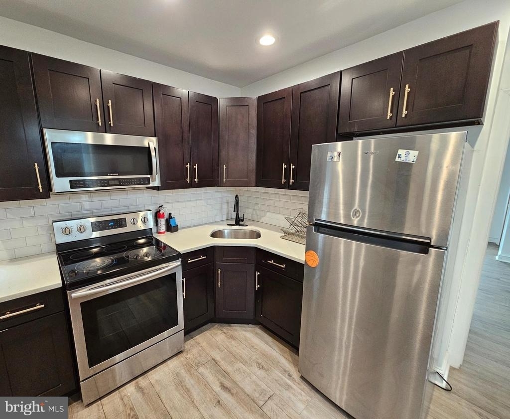 617 E Locust Avenue - Photo 0