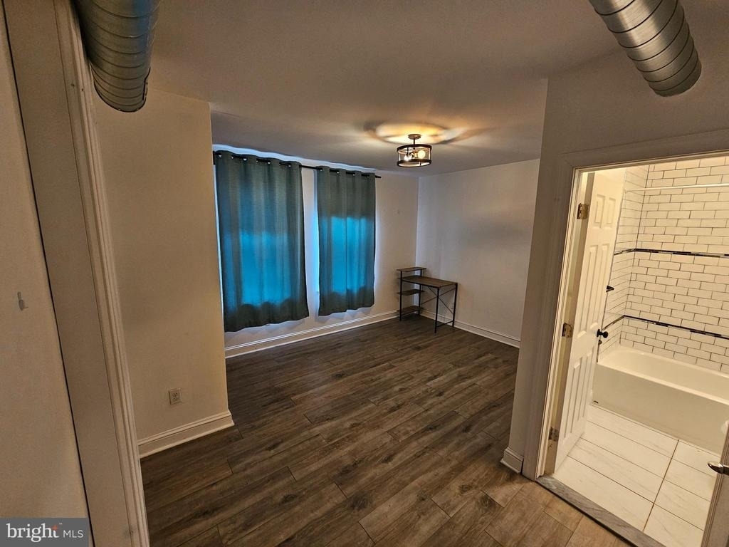 617 E Locust Avenue - Photo 5