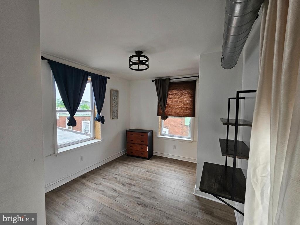617 E Locust Avenue - Photo 8