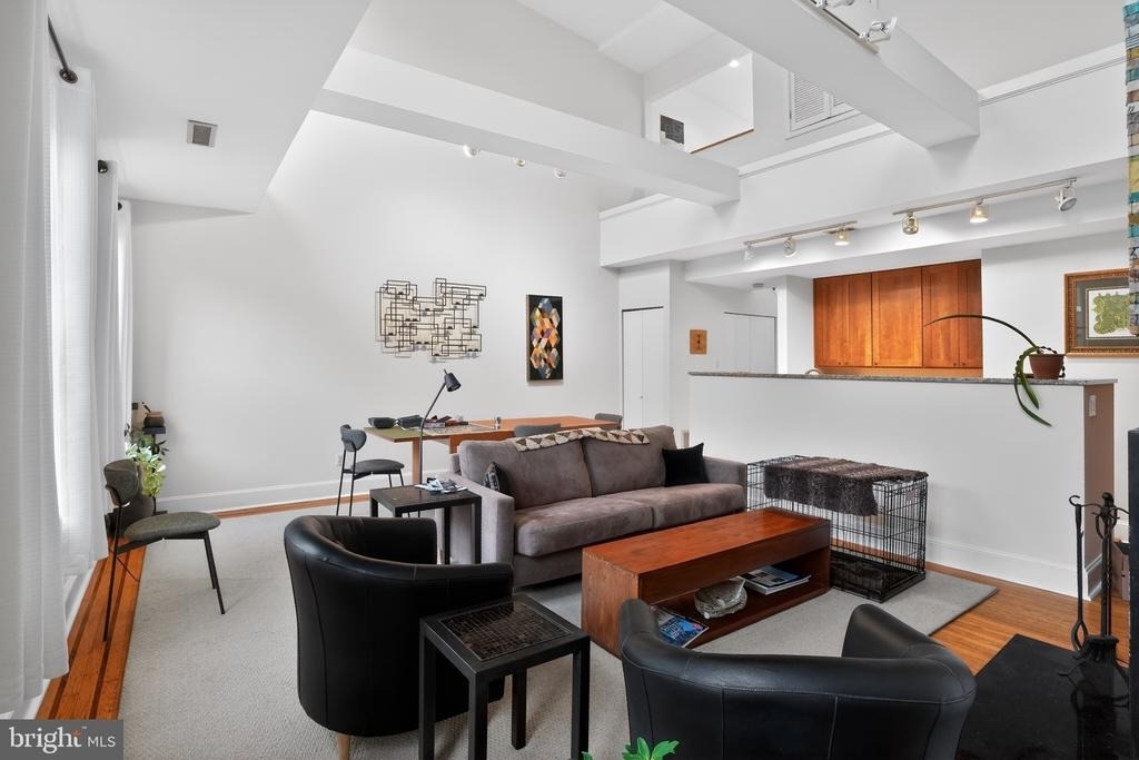 1627 Spruce Street - Photo 3