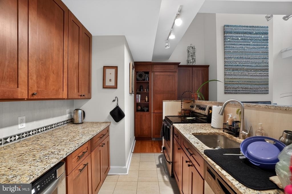 1627 Spruce Street - Photo 12
