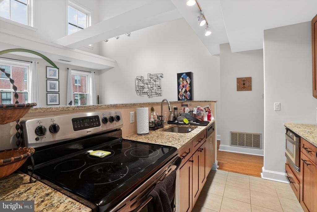 1627 Spruce Street - Photo 11