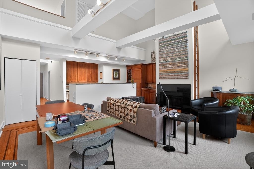 1627 Spruce Street - Photo 8