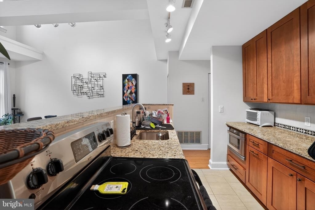 1627 Spruce Street - Photo 10