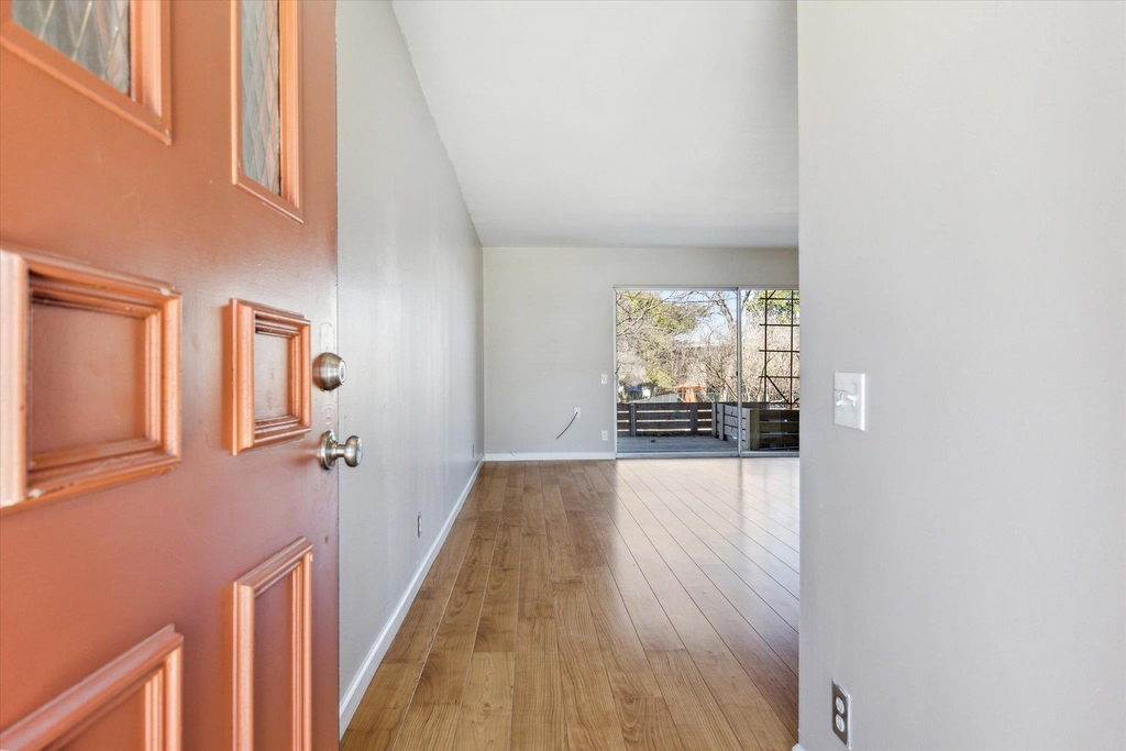 1304 Mariposa Dr - Photo 2