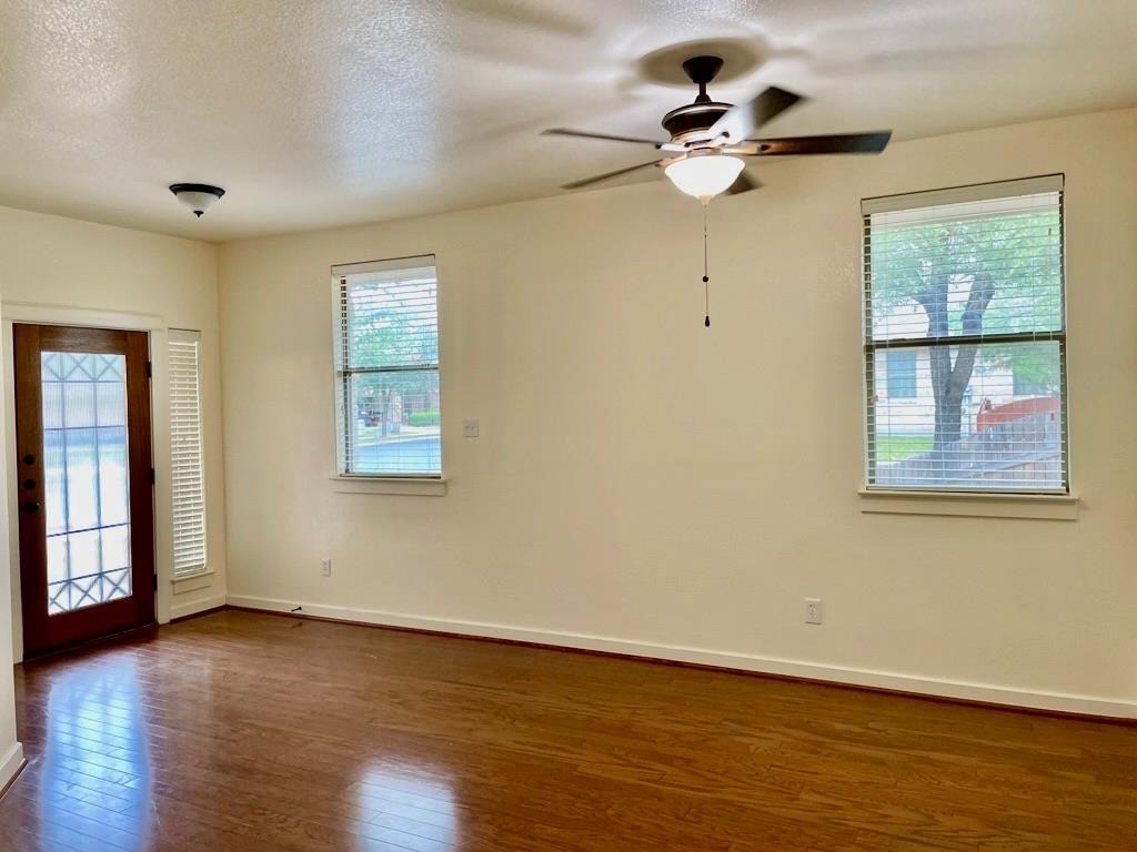 4718 Madrid Dr - Photo 3