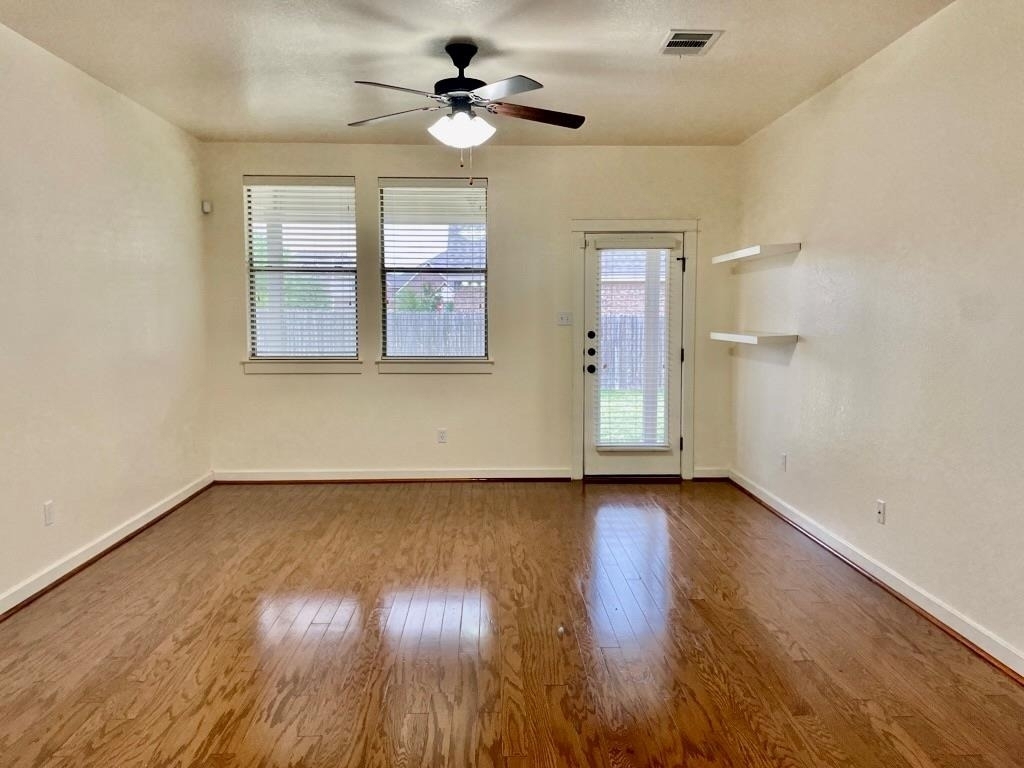 4718 Madrid Dr - Photo 4