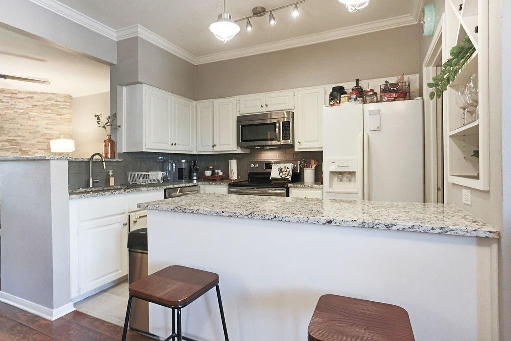 1307 Kinney Ave - Photo 4