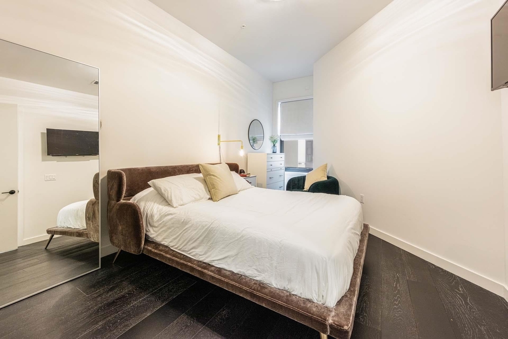 800 Embassy Dr - Photo 10
