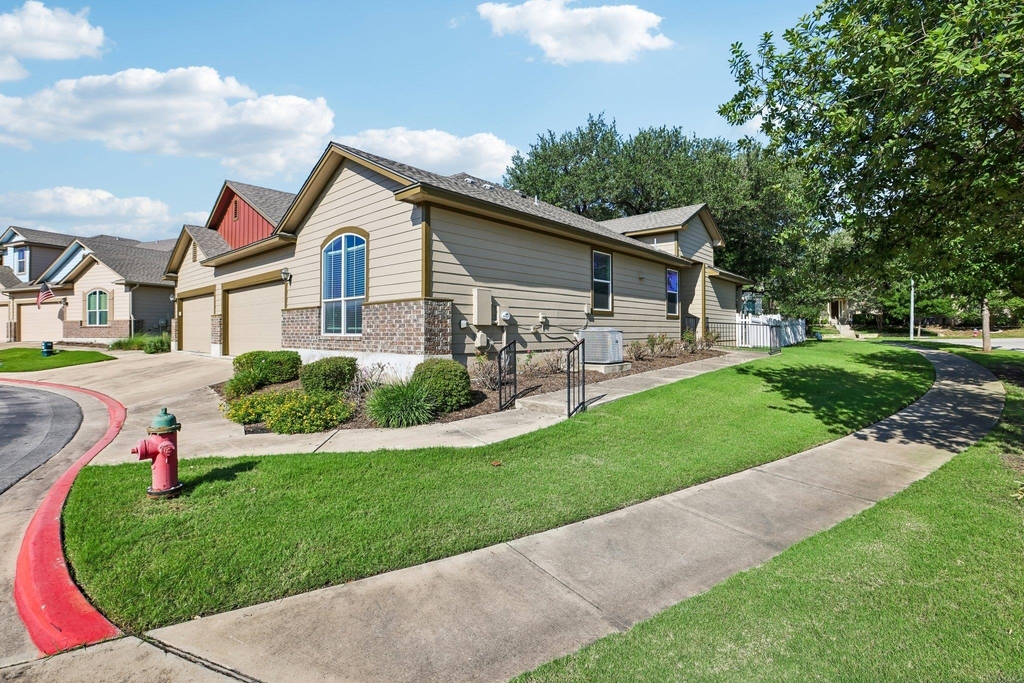 711 Rolling Oak Dr - Photo 2
