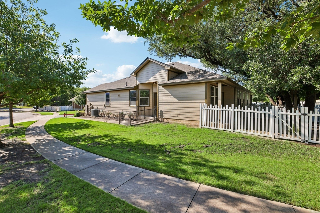 711 Rolling Oak Dr - Photo 1