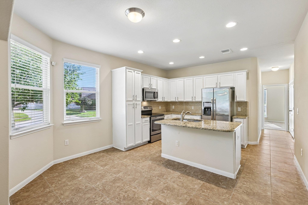 711 Rolling Oak Dr - Photo 9