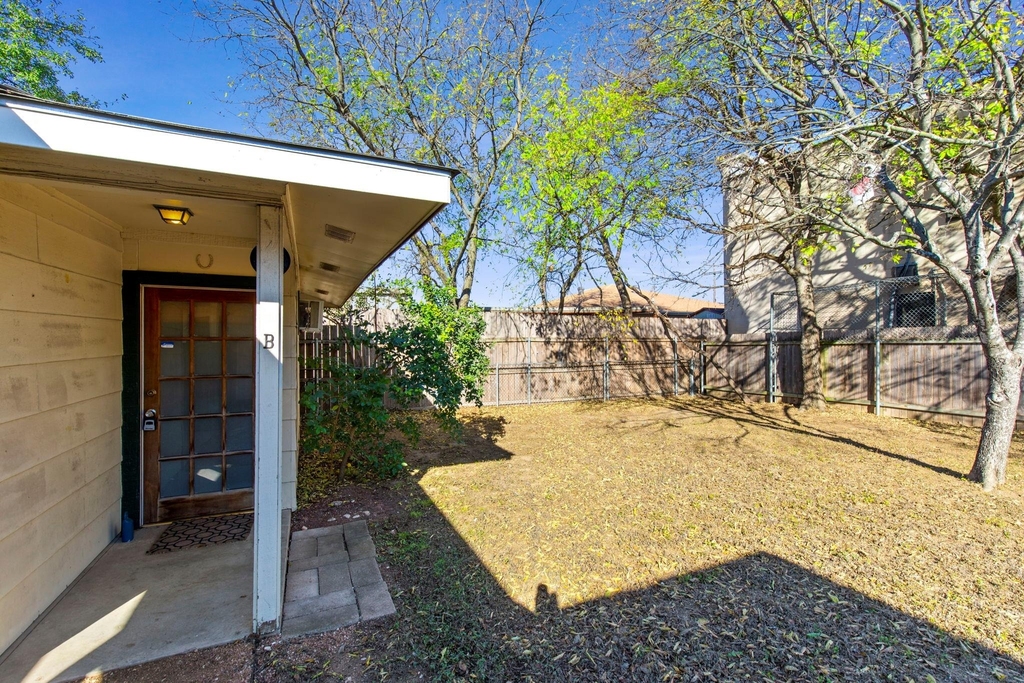 7808 Watson St - Photo 1