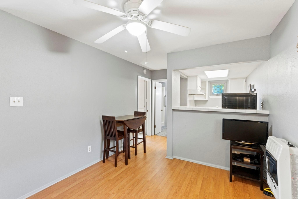 7808 Watson St - Photo 6