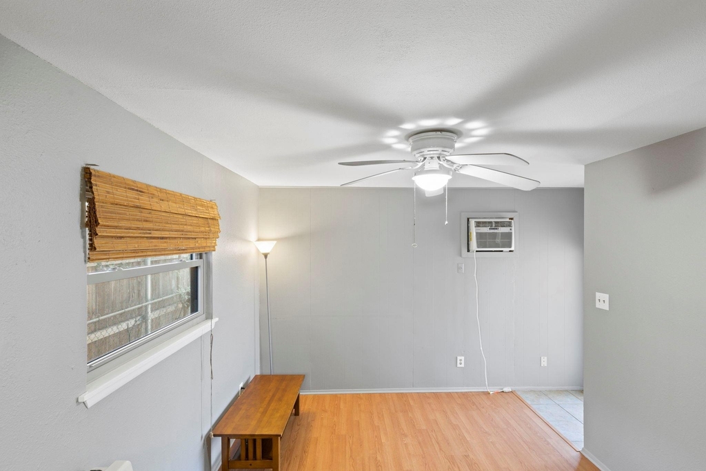 7808 Watson St - Photo 5