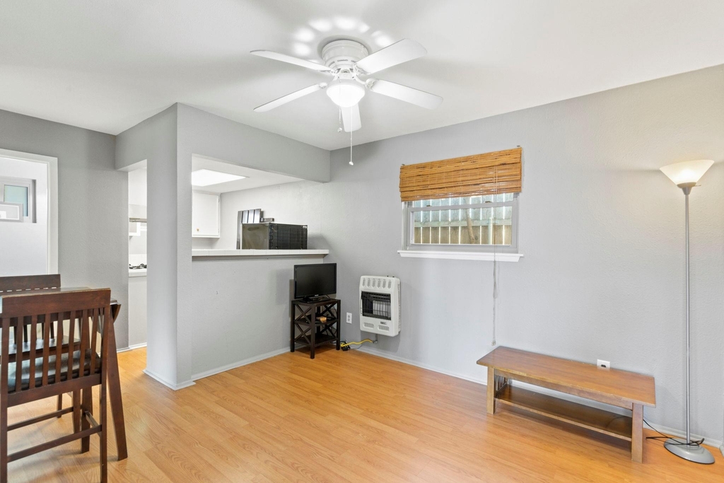 7808 Watson St - Photo 3