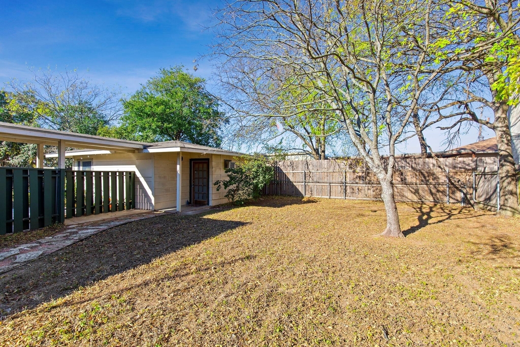 7808 Watson St - Photo 2