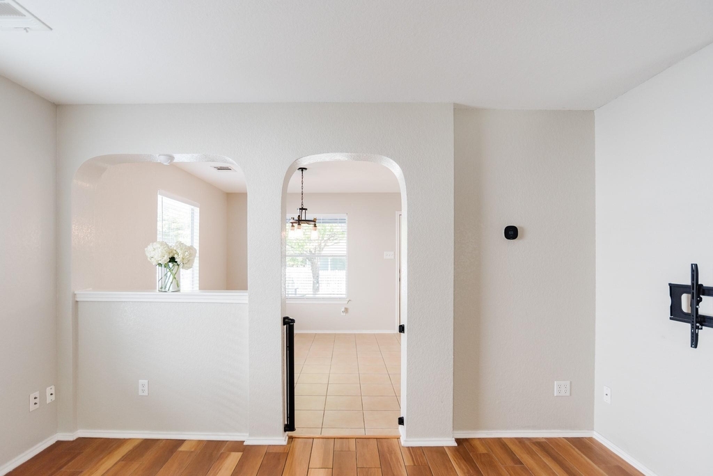 532 Sampson - Photo 9