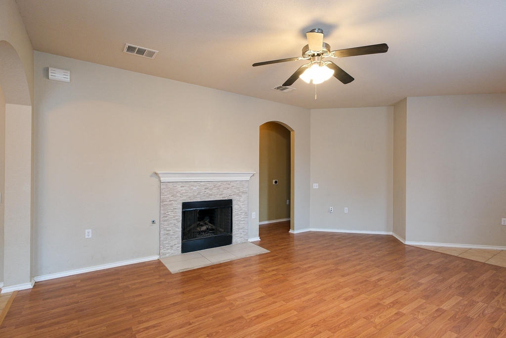 10312 Lone Pine Ln - Photo 2