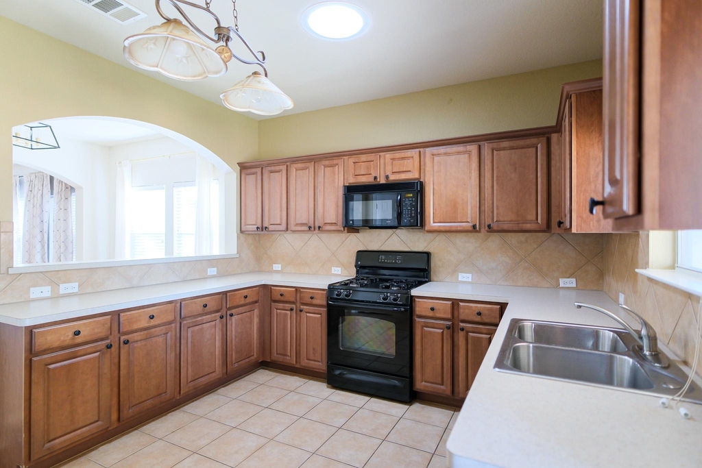 10312 Lone Pine Ln - Photo 7