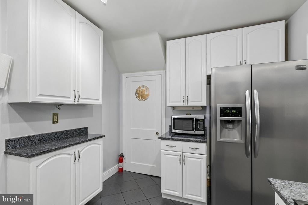 556 Anne Street - Photo 35