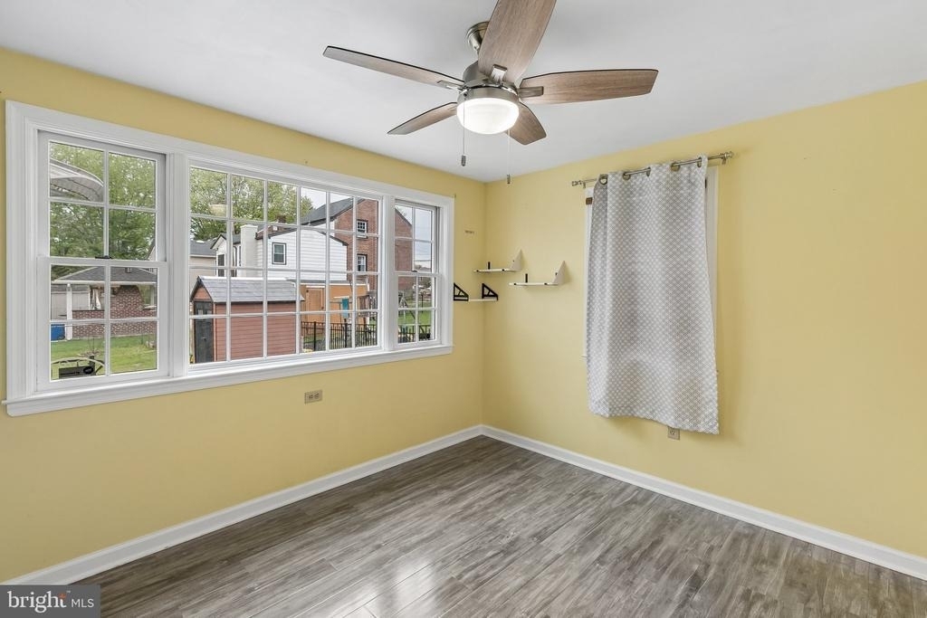 556 Anne Street - Photo 22