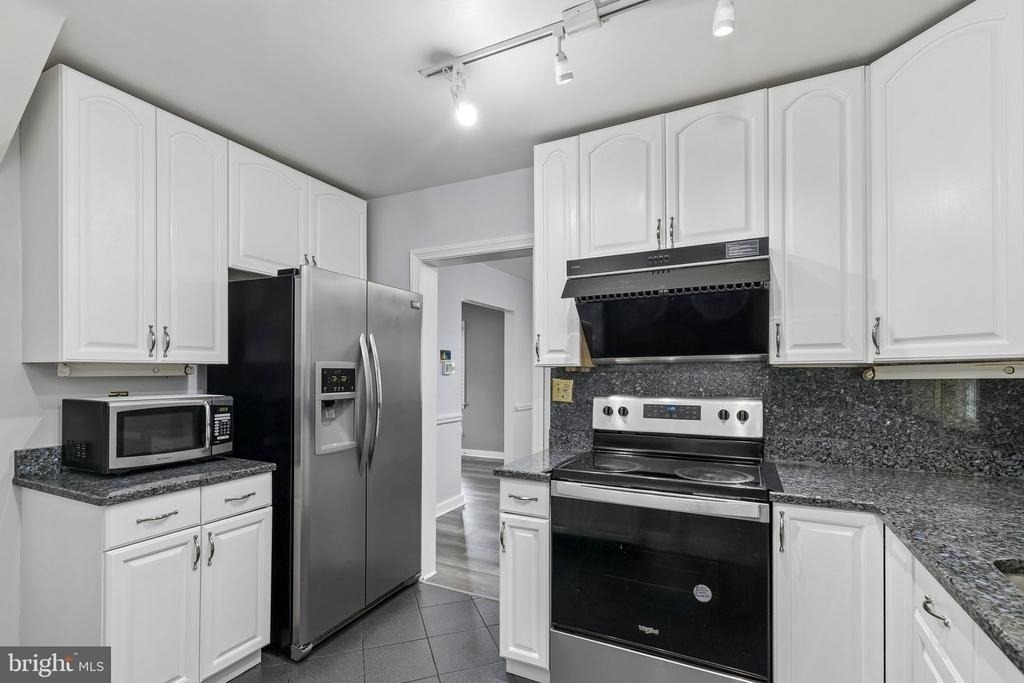 556 Anne Street - Photo 33
