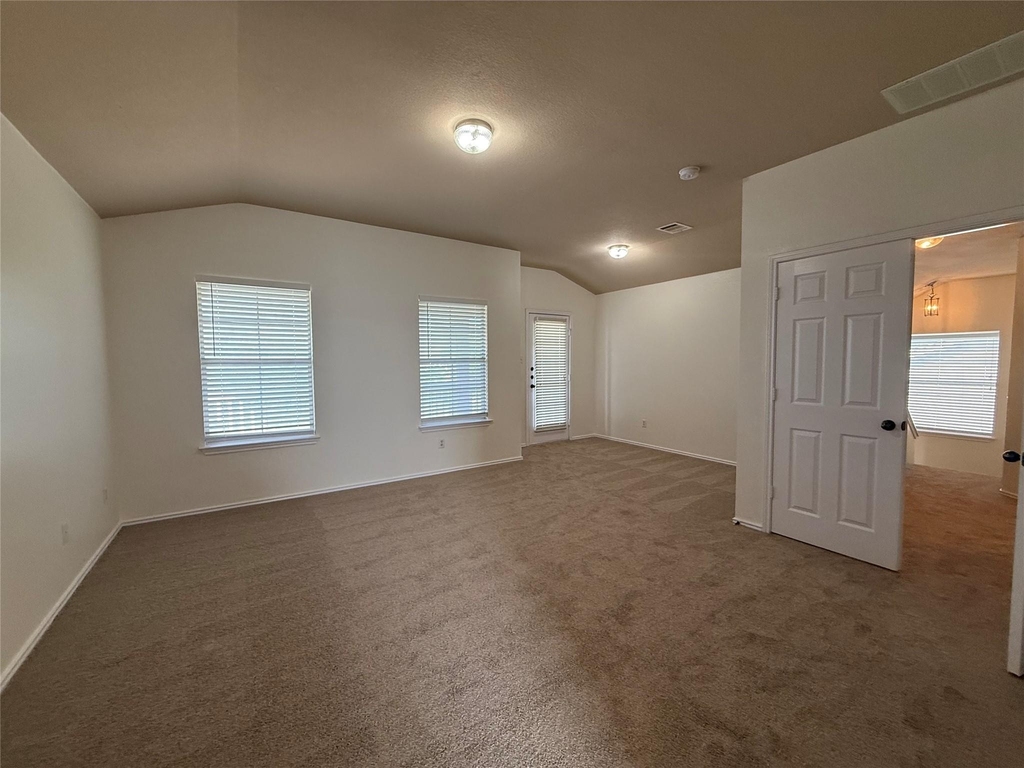 104 Lava Bed Dr - Photo 2