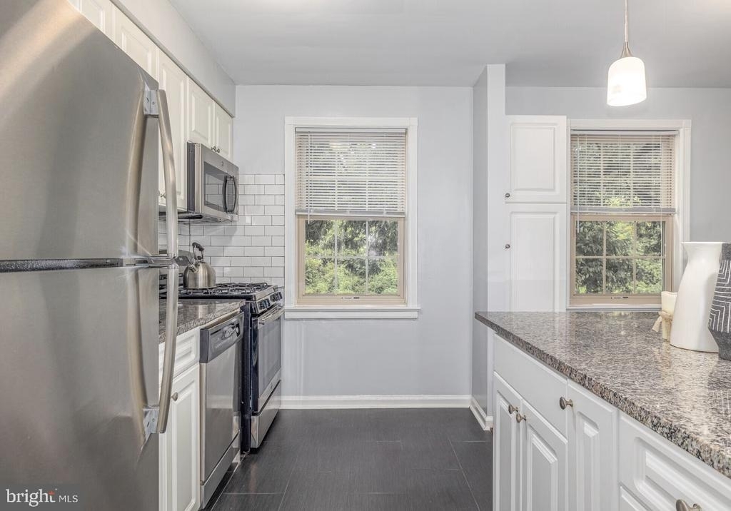 150 E Wynnewood Road - Photo 2