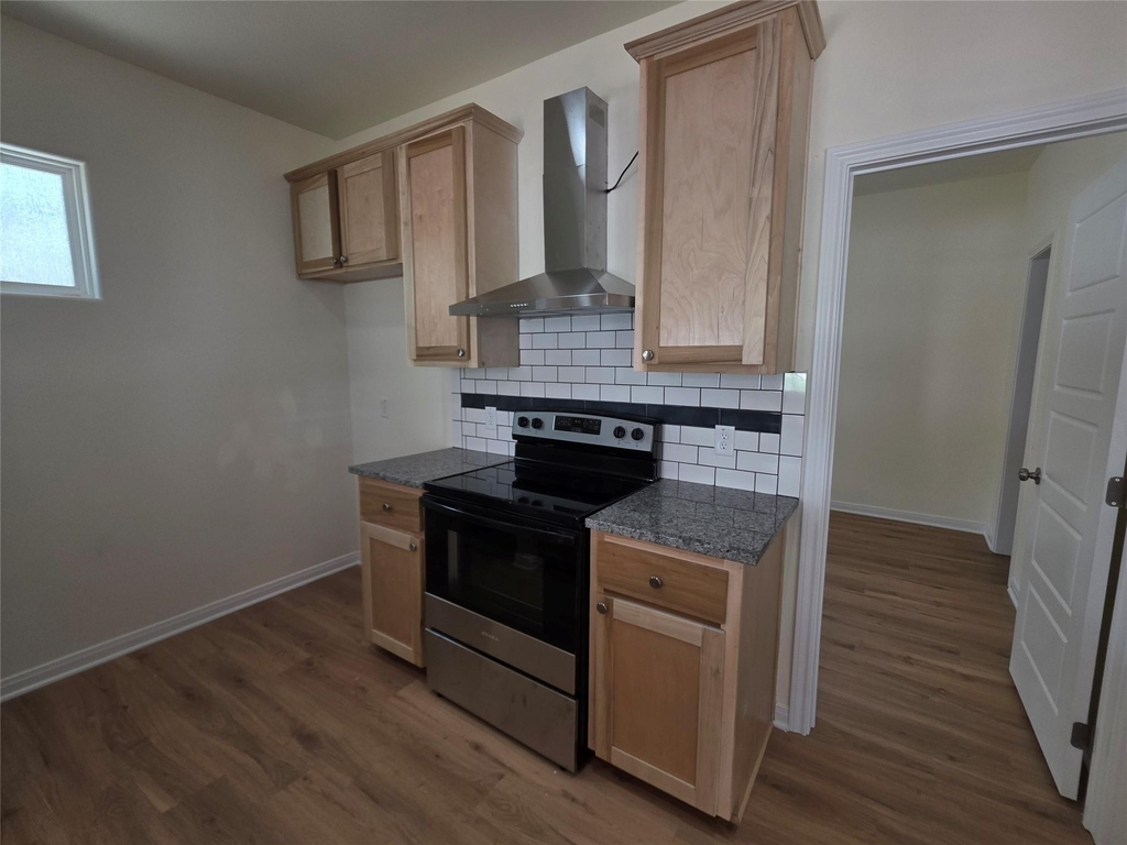 100 E 7th St - Photo 2