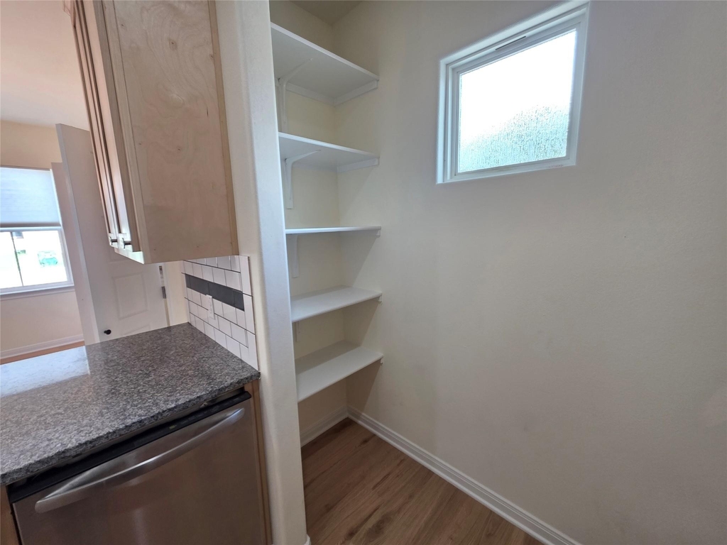 100 E 7th St - Photo 3
