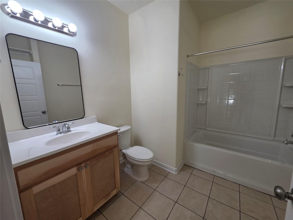 100 E 7th St - Photo 7