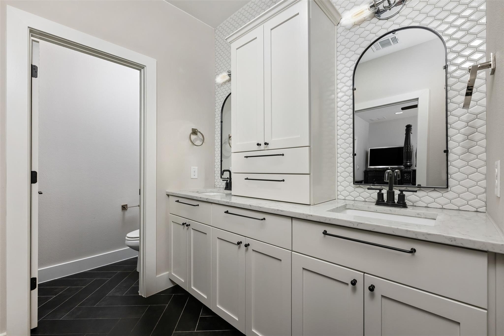 408 W 16th St - Photo 29