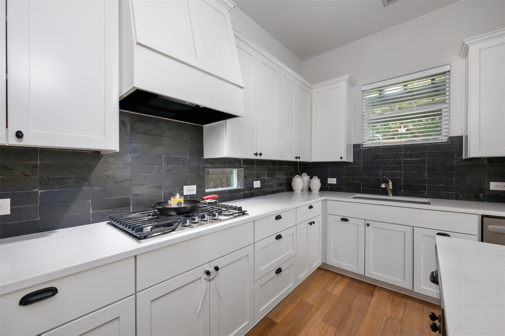 408 W 16th St - Photo 14